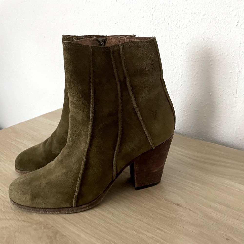 Frye Essa Ankle Boots Women Size 7.5 Seamed Olive Green Suede Leather